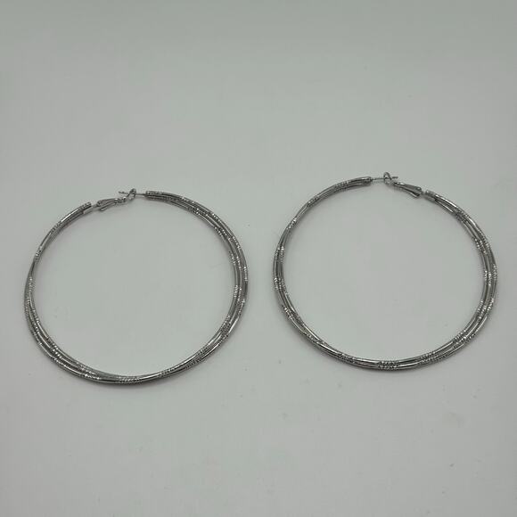Silver Tone Fashion Hoop Earring Lot - Picture 4 of 4